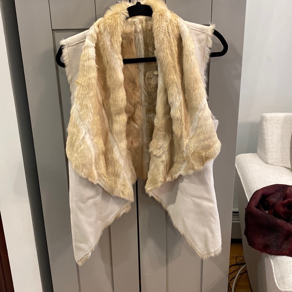 Bebe faux fur / suede vest